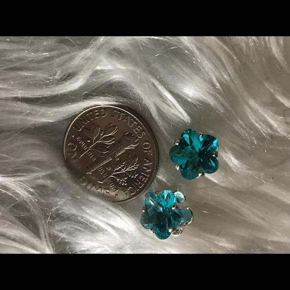 925 Sterling Silver Teal Flower Crystal earrings - Picture 2 of 4